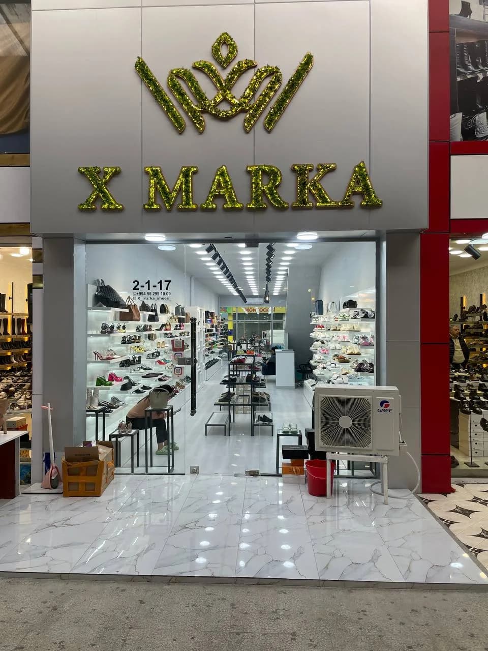 X Marka vitrin həlli — detal görünüşü